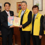 ヘアドネーション知って 小中学校に絵本寄贈 名張LC