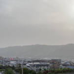 18日にかけて県内も黄砂飛来 名張の街は白くぼんやり