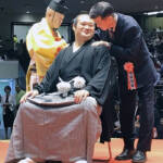 教え子の節目、見届け思い語る 元千代の国の断髪式出席 濱野さん