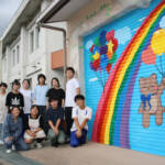 色鮮やかなシャッターアート 高校生ら描く 名張・蔵持市民センター