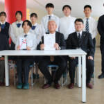 名張高にテーブル7台寄贈 シンキ配送の私募債受け 南都銀