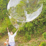 笑顔届けるシャボン玉 伊賀市の中林さん 9日のイベントに登場