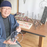 針金アートに魅了 伊賀・艮さん 始まりは「こけ玉」から