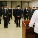 厳しい財政「必ず乗り切れる」 仕事納めで北川・名張市長が訓示