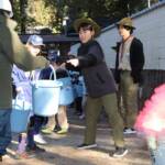 バケツリレーで国重文の宝殿守れ 文化財防火訓練 伊賀・大村神社で