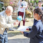体験活動に長年尽力 男性に児童が感謝 田植え、稲刈り 山添村