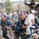 供物携え「エトー」勇壮に練り込み 伊賀・観菩提寺正月堂「修正会」