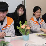 ベトナム人実習生が名張高生と交流 ひな祭りテーマに華道・茶道体験