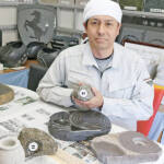 自然石で充電器 海外視野でチャレンジ 名張の石材店