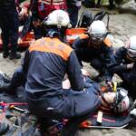 観光シーズン前に消防・警察が救助訓練 名張・赤目四十八滝