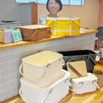 クラフトバンドで籠作り 丁寧に編み上げた作品 名張の林さん