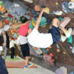 体育の授業でスポーツクライミング 名張・蔵持小児童が挑戦