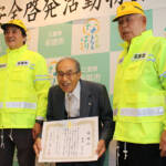 交通安全活動のユニフォーム100セット、名張市に寄贈 車本さん