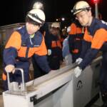 線路上の陸閘開閉し手順確認 出水期前に消防団員ら 伊賀