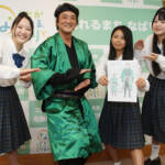 高校生が手作り 名張市長の忍者衣装お披露目 8月5日に万博へ