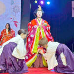 万博で十二単の着装披露 技術と伝統を世界へ 名張・伊賀の指導者ら