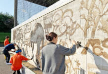 大型壁画、堆肥絵の具で 食品廃棄物リサイクル 伊賀・島ヶ原の工場