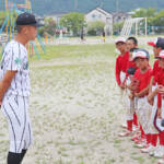 甲子園球児、地元で交流 三重代表・津田学園高の惠土さんと横川さん