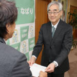 登内さんを初代理事長に任命 名張市立病院が地方独立行政法人に