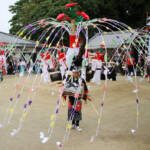 万博でも披露の神事踊 優雅に舞う 伊賀・勝手神社