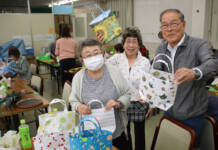 手を動かし心も元気に 高齢者が手作りエコバッグに挑戦 名張