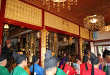 夏見廃寺と同型塼仏で「黄金の壁」 天武天皇の法要で除幕 名張・福典寺