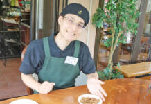 伊賀ブランド「かたやき小焼き」「焼ショコラ」 食べやすくアレンジ