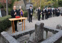 芭蕉の遺徳しのぶ「しぐれ忌」 法要に100人 伊賀市で