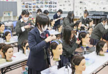 パーマ技術競う大会 伊賀・あけぼの学園高で