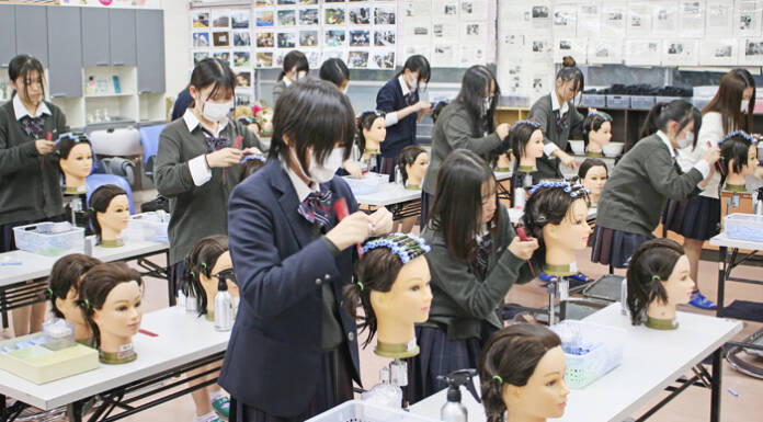 パーマ技術競う大会 伊賀・あけぼの学園高で