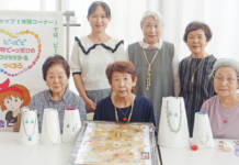 好みの絵柄に没頭 名張・桔寿会ビーズ教室