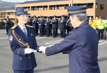 一日警察署長で参加 元なでしこJの宮本ともみさん 伊賀市で出発式