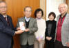 子どもたちの図書購入のため今年も寄付 名張市美術作家協会
