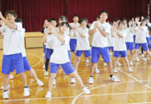 笑顔で挑戦 リズムダンス全国へ 名張・赤目中と伊賀・霊峰中