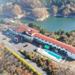 半世紀の歴史に幕へ 老朽化で 名張・青蓮寺レークホテル