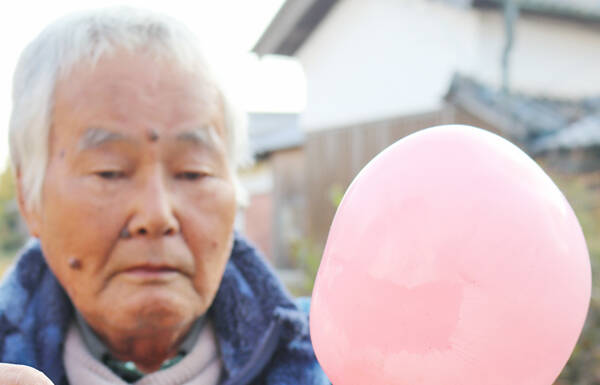 兵庫から飛行のメッセージ風船 伊賀の前池さん拾う