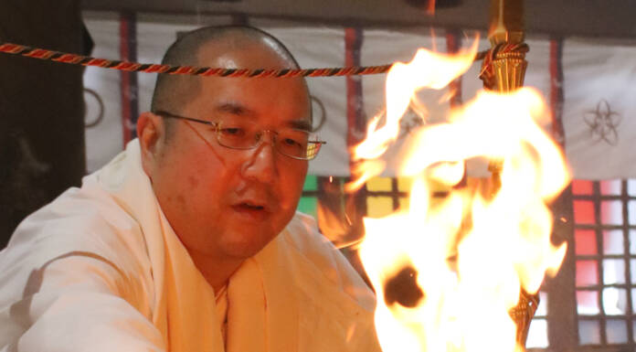 護摩の炎に願い託す 伊賀・常福寺で初祈祷