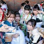 再会に笑顔、決意新たに 「二十歳のつどい」に527人 名張市