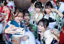 再会に笑顔、決意新たに 「二十歳のつどい」に527人 名張市