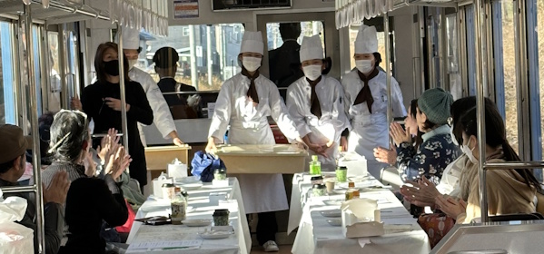 伊賀鉄道の「甘いもんとれいん」 予約受付始まる 2月21日運行