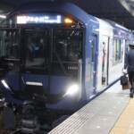 近鉄の青い新型車両が運行開始 イメージ一新に名張駅の利用客は