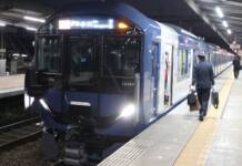 近鉄の青い新型車両が運行開始 イメージ一新に名張駅の利用客は