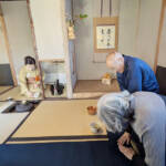 新年祝う茶会「初釜」 名張の梅澤さん方で招待客もてなし