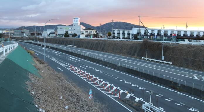 大雪警戒 伊賀通る名阪国道など「予防的通行止め」 解除未定