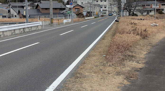 歩行者が軽乗用車にはねられ重体 名張市蔵持町里の県道