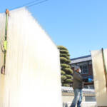 冬晴れに手延べの白 唯一の寒そうめん作り 伊賀市市部