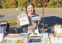 「素晴らしいウクライナ知って」 刺繍作品を支援に 伊賀市出身の宮﨑さん