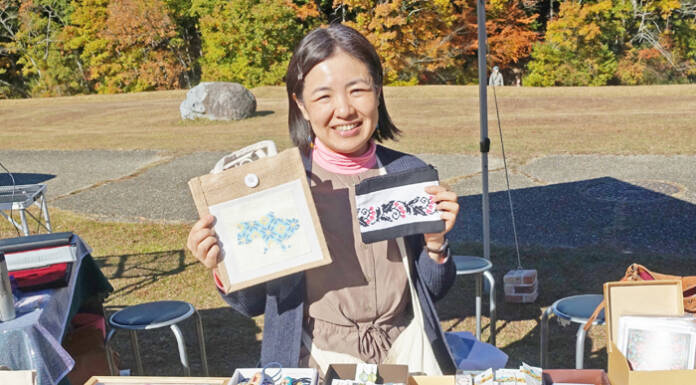 「素晴らしいウクライナ知って」 刺繍作品を支援に 伊賀市出身の宮﨑さん