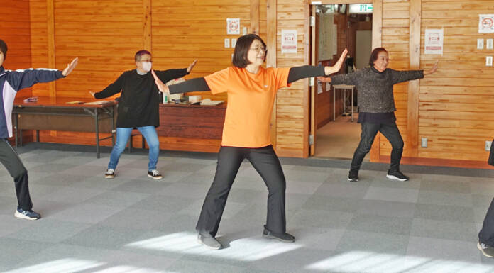 ペース合わせ、できる範囲で 健康表現体操「錦生さわやか」 名張