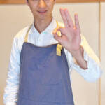 伊賀ドキの人 親しみやすいエプロン姿で